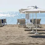 Royal Beach Apartments *