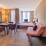 Royal Beach Apartments Apartment
