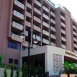 Royal Beach Apartments *