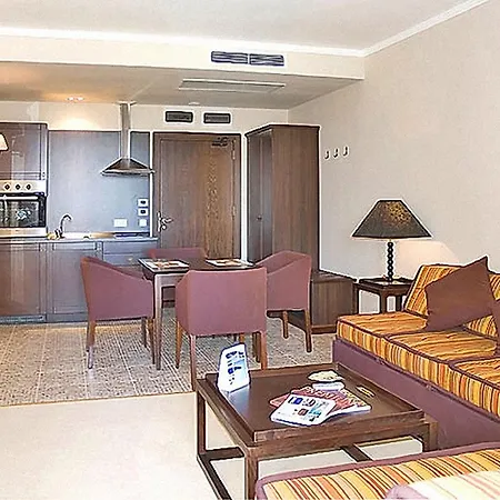Royal Beach Apartments *