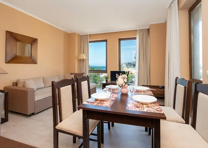 Royal Beach Apartments *